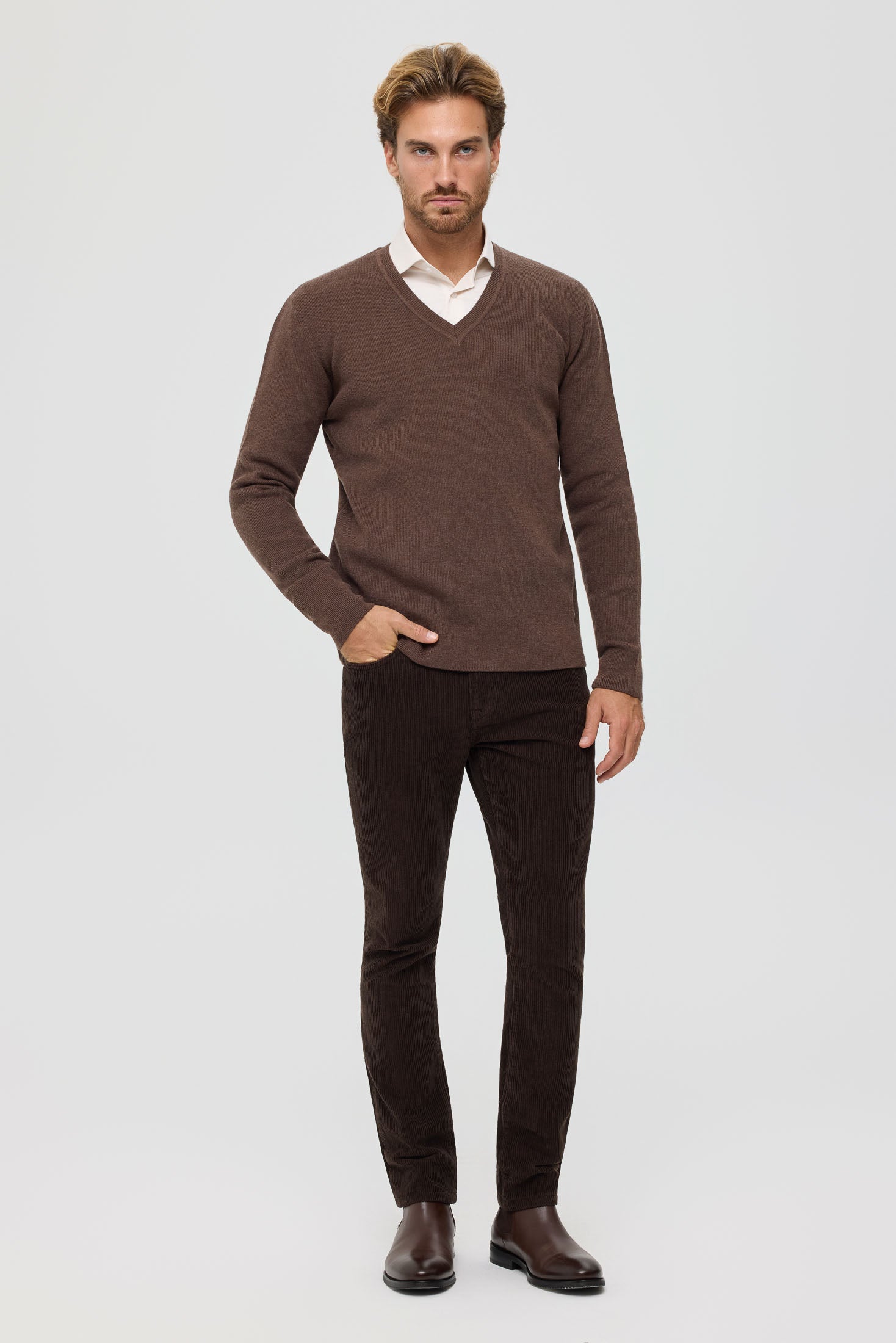 Hochwertiger Herren-Strickpullover mit V-Ausschnitt – Weiche Wollmischung | Modell 8025