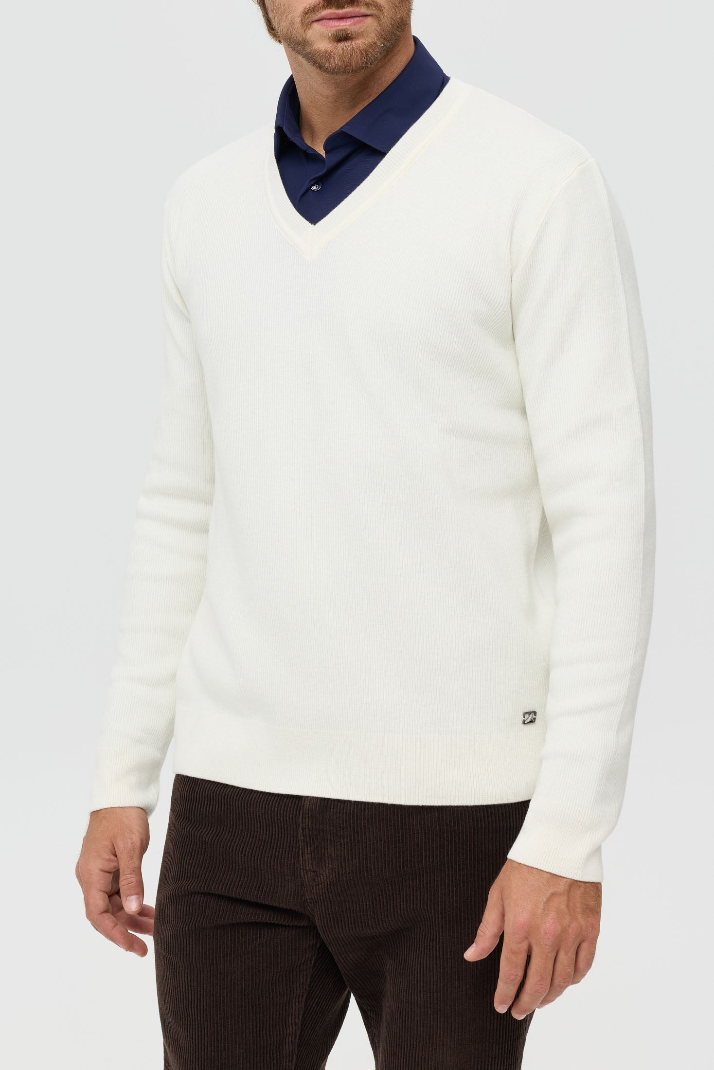 Hochwertiger Herren-Strickpullover mit V-Ausschnitt – Weiche Wollmischung | Modell 8025