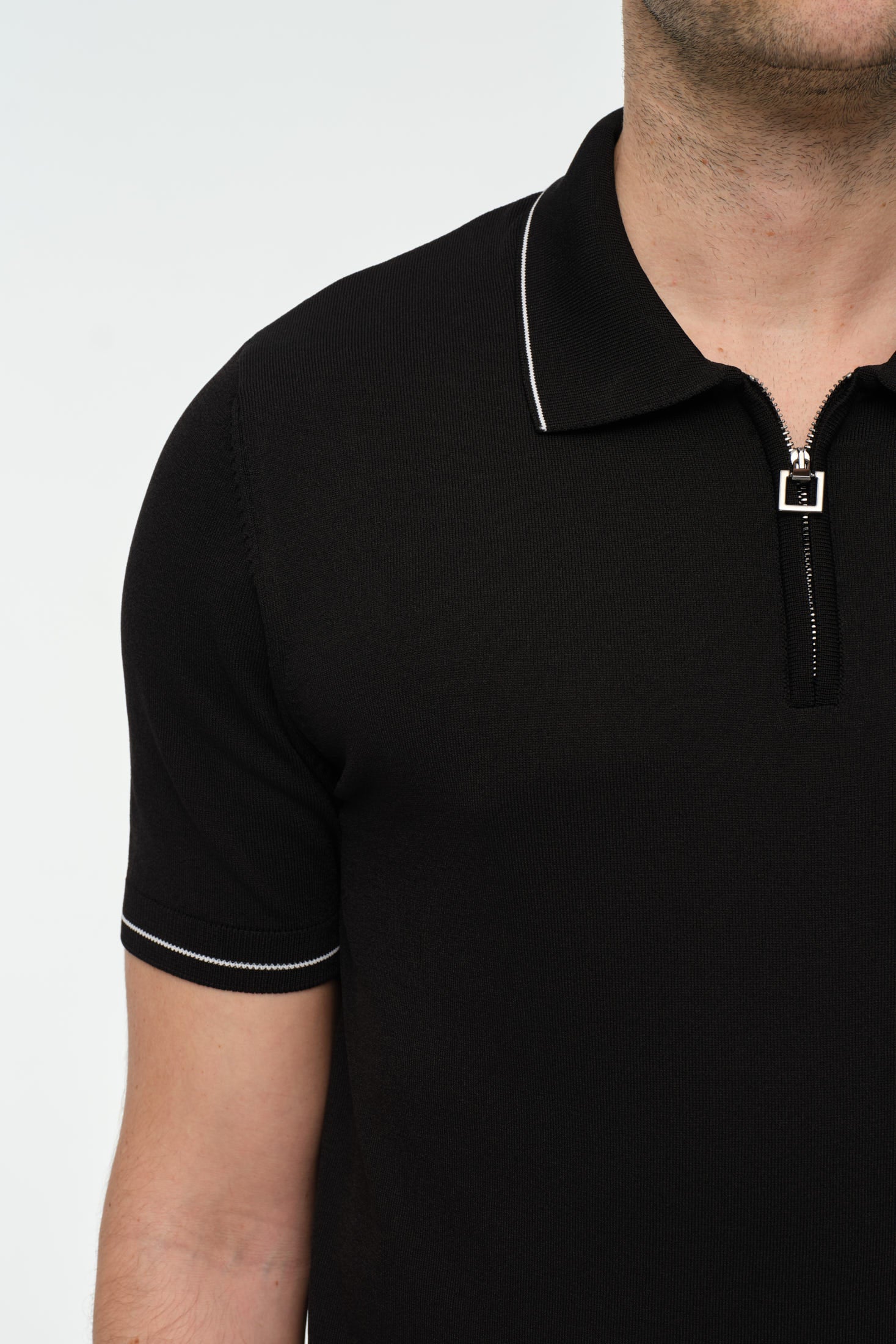 Refined Knit Polo with Zip Collar | Modern Tailored Elegance – Model 8040