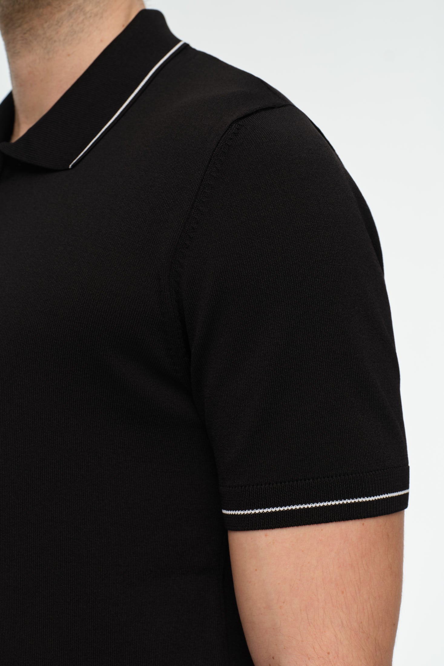 Refined Knit Polo with Zip Collar | Modern Tailored Elegance – Model 8040