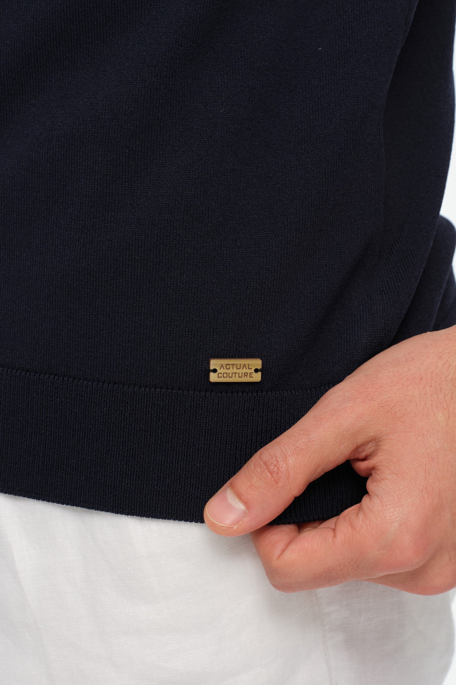 Refined Knit Polo with Zip Collar | Modern Tailored Elegance – Model 8040