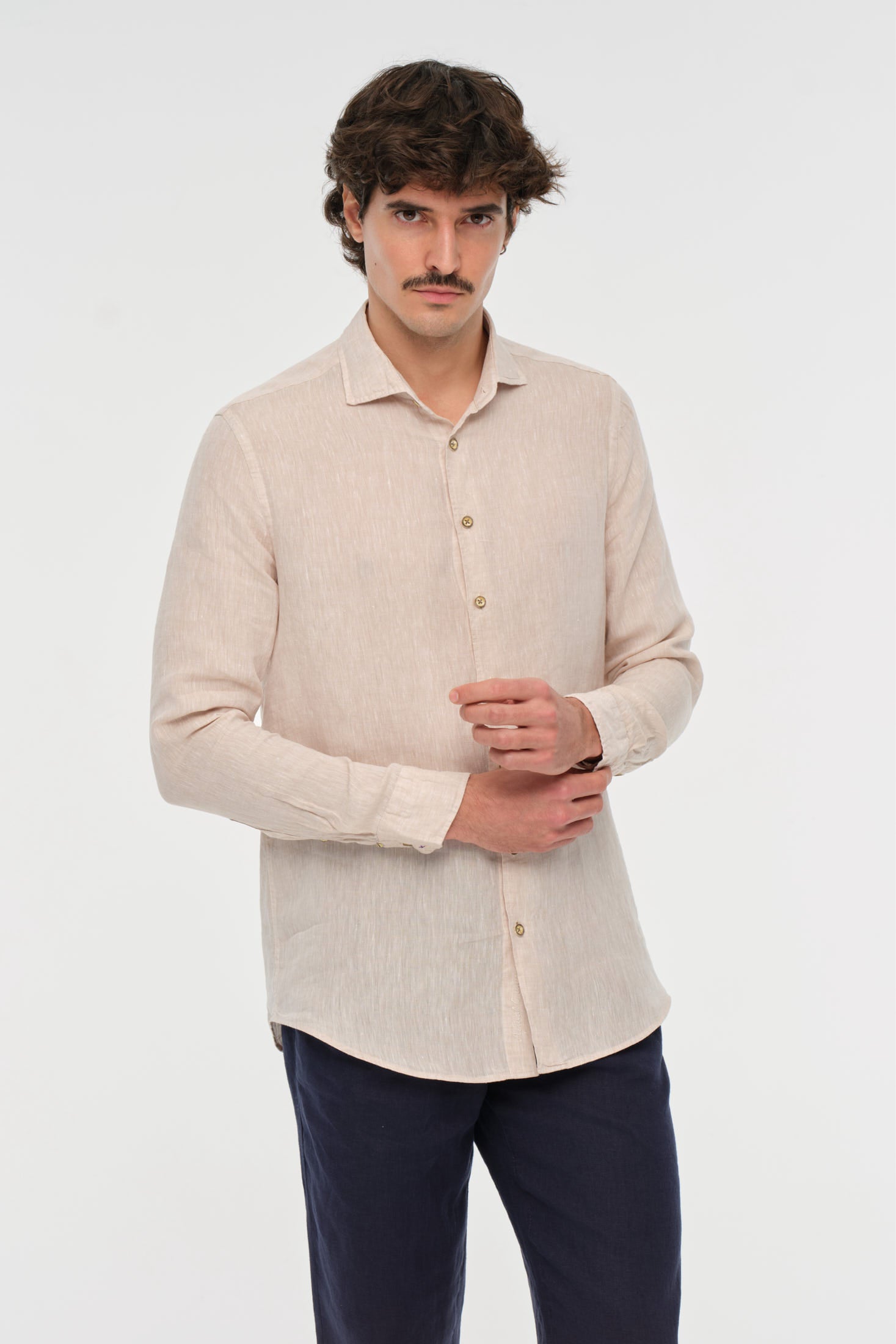 Pure Leinenhemd | Clean Sommer Tailoring – Modell 2026
