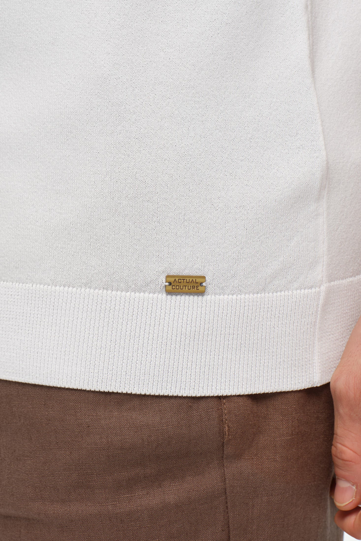 Refined Knit Polo with Zip Collar | Modern Tailored Elegance – Model 8040