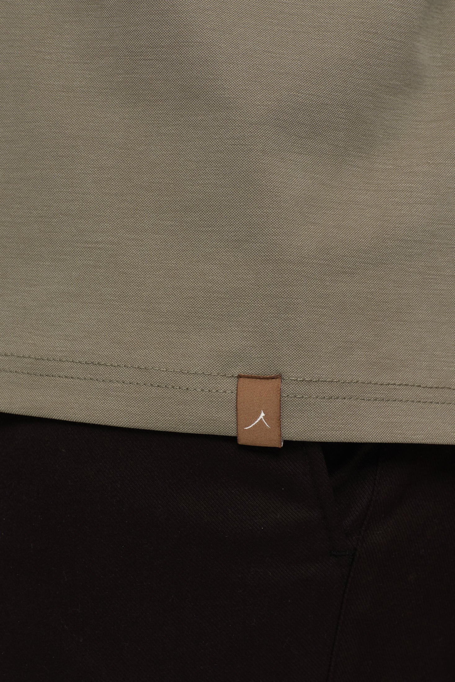 Getailleerde zip polo | TENCEL™ stretch blend voor moderne business casual – Model 8039
