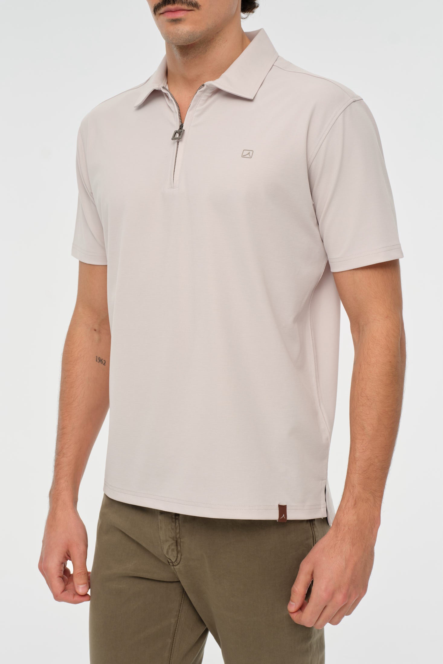 Getailleerde zip polo | TENCEL™ stretch blend voor moderne business casual – Model 8039