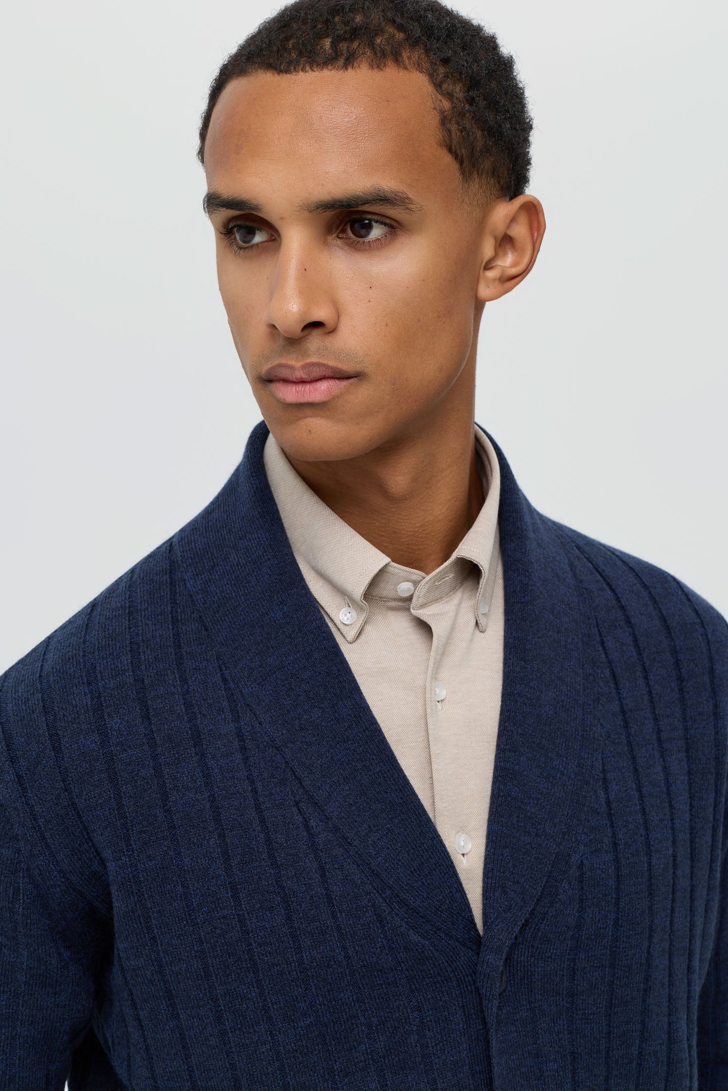 Hochwertige Herren-Strickjacke mit Schalkragen – Woll-Kaschmir-Mischung | Modell 8026