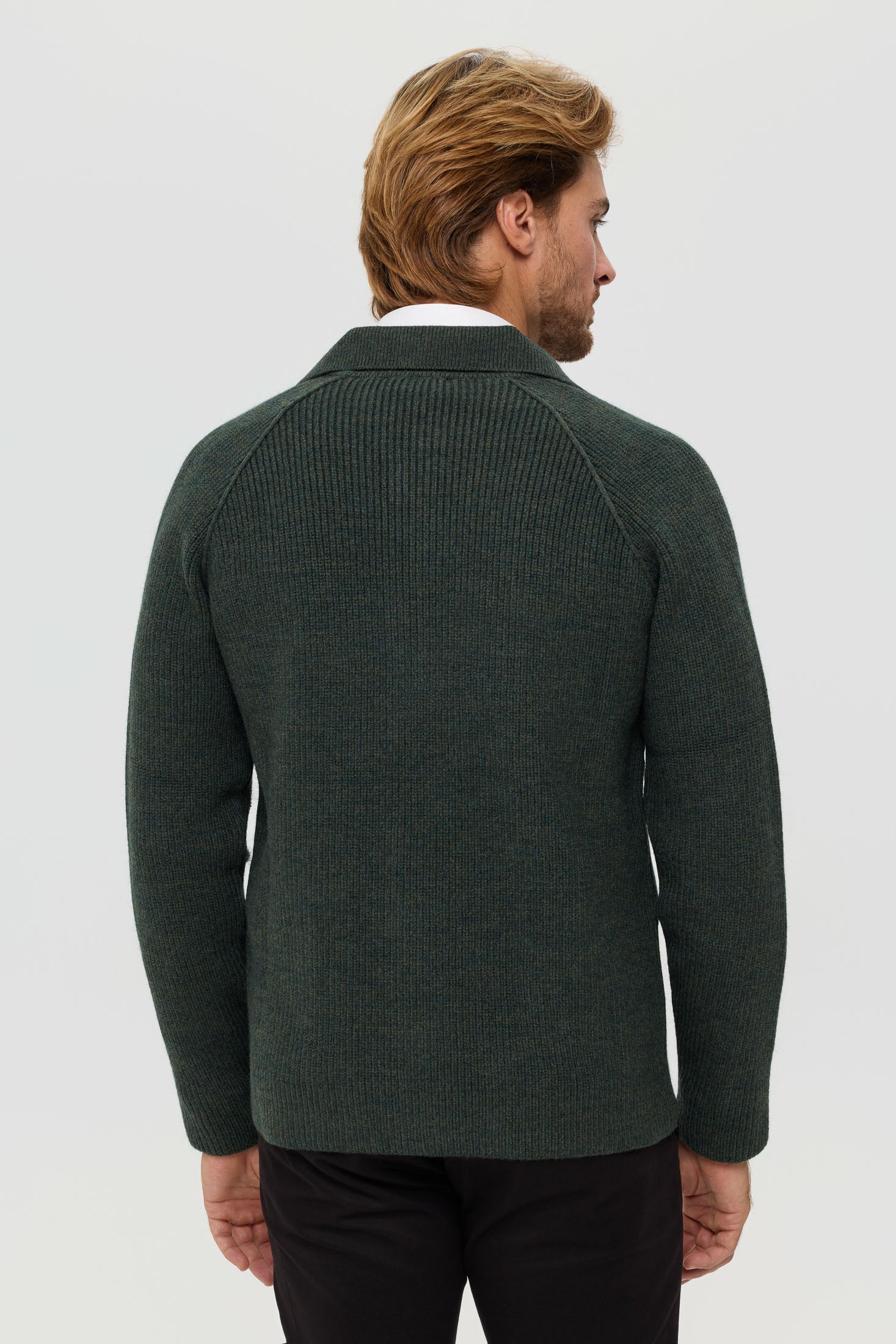Hochwertiger Herren-Strickcardigan mit Knöpfen – Rippstrickstruktur | Modell 8027