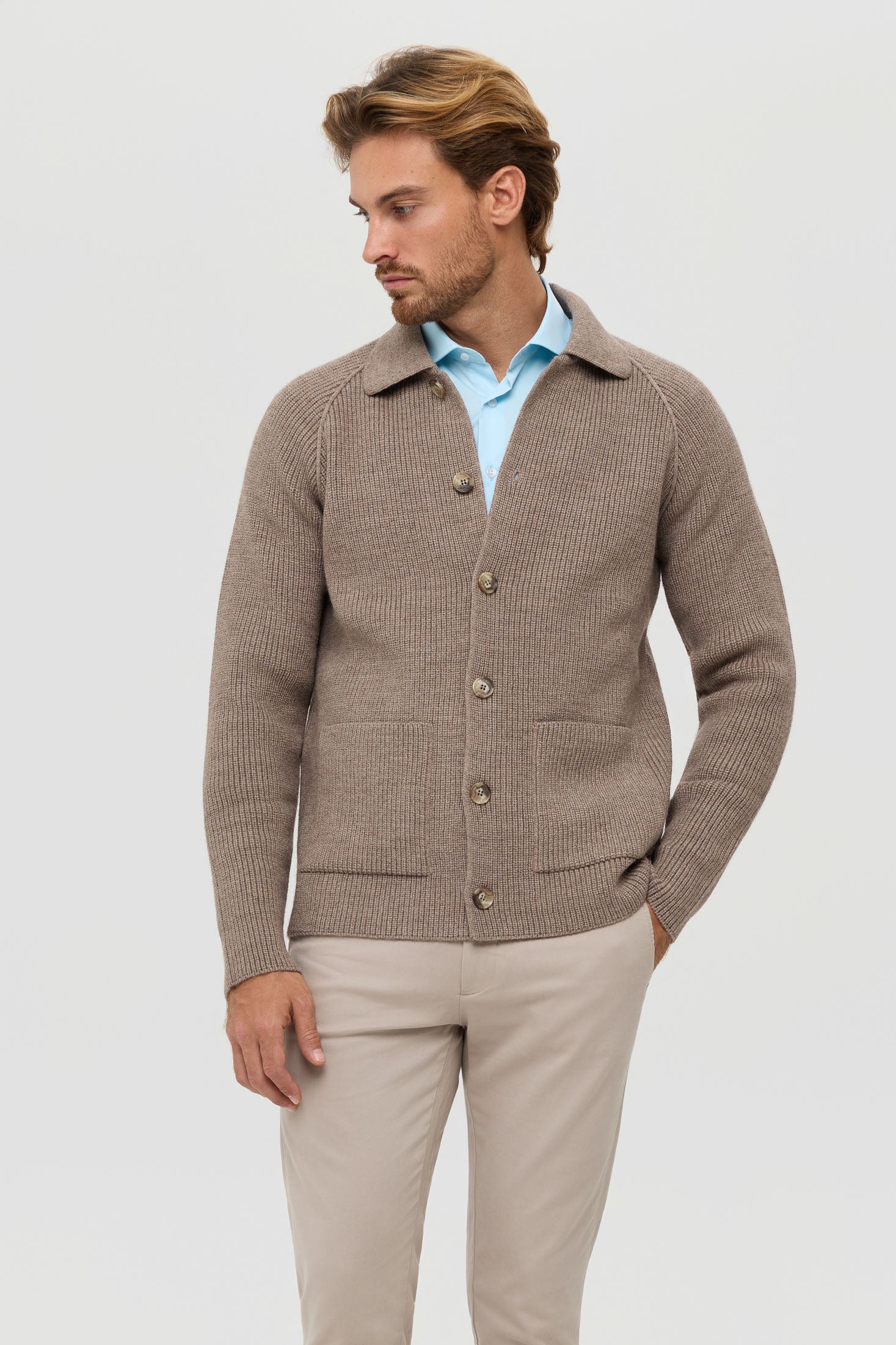 Hochwertiger Herren-Strickcardigan mit Knöpfen – Rippstrickstruktur | Modell 8027