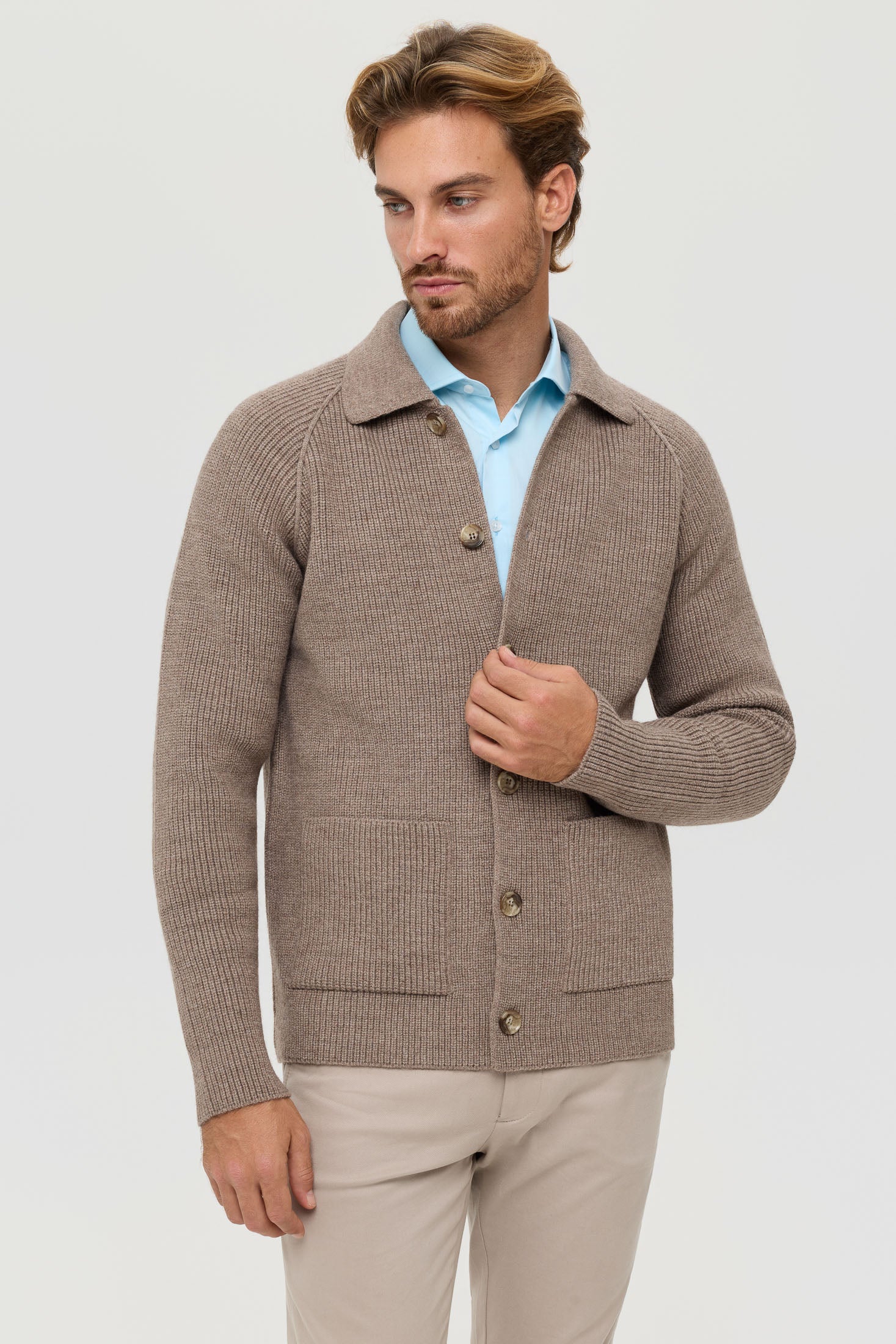 Hochwertiger Herren-Strickcardigan mit Knöpfen – Rippstrickstruktur | Modell 8027