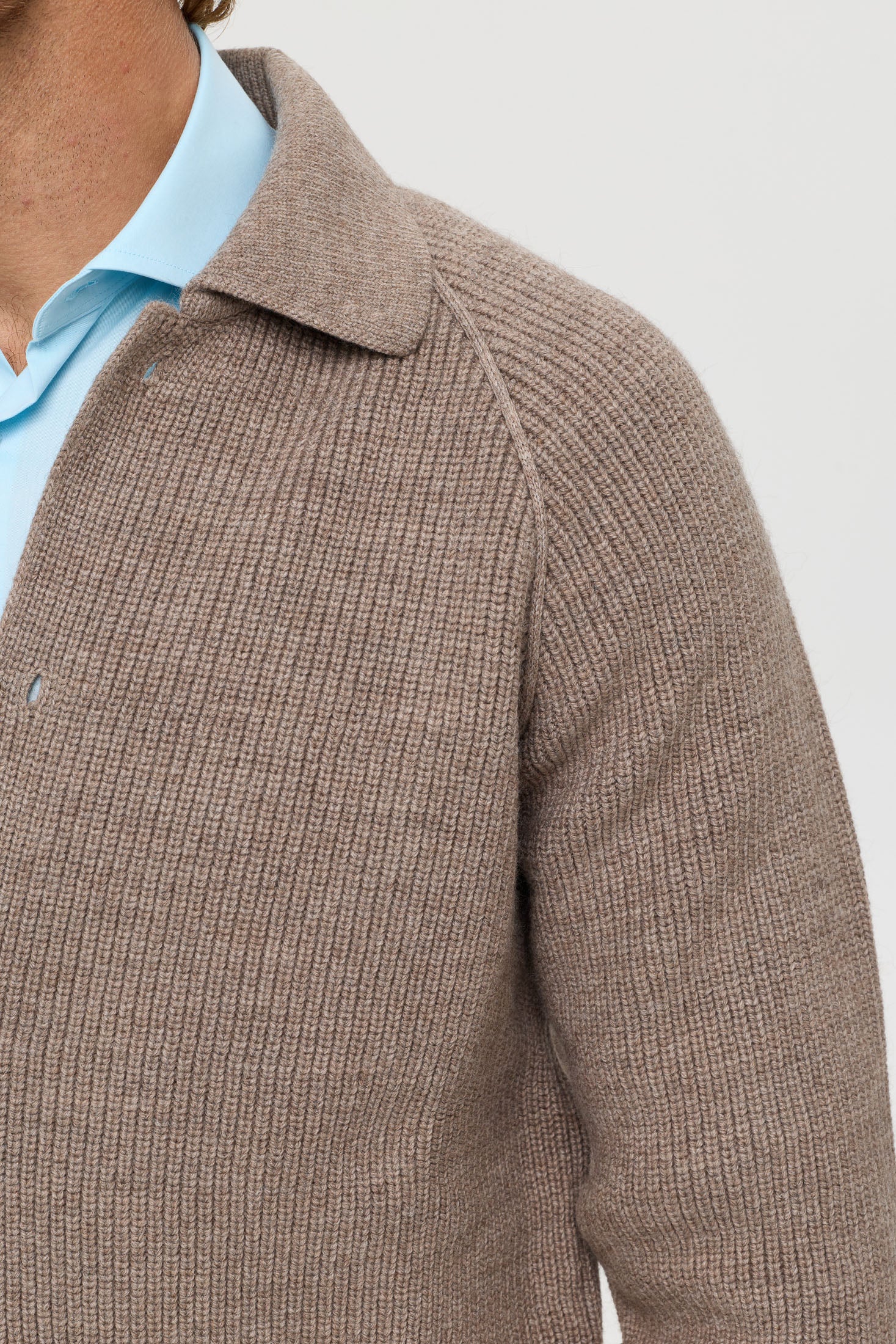 Hochwertiger Herren-Strickcardigan mit Knöpfen – Rippstrickstruktur | Modell 8027