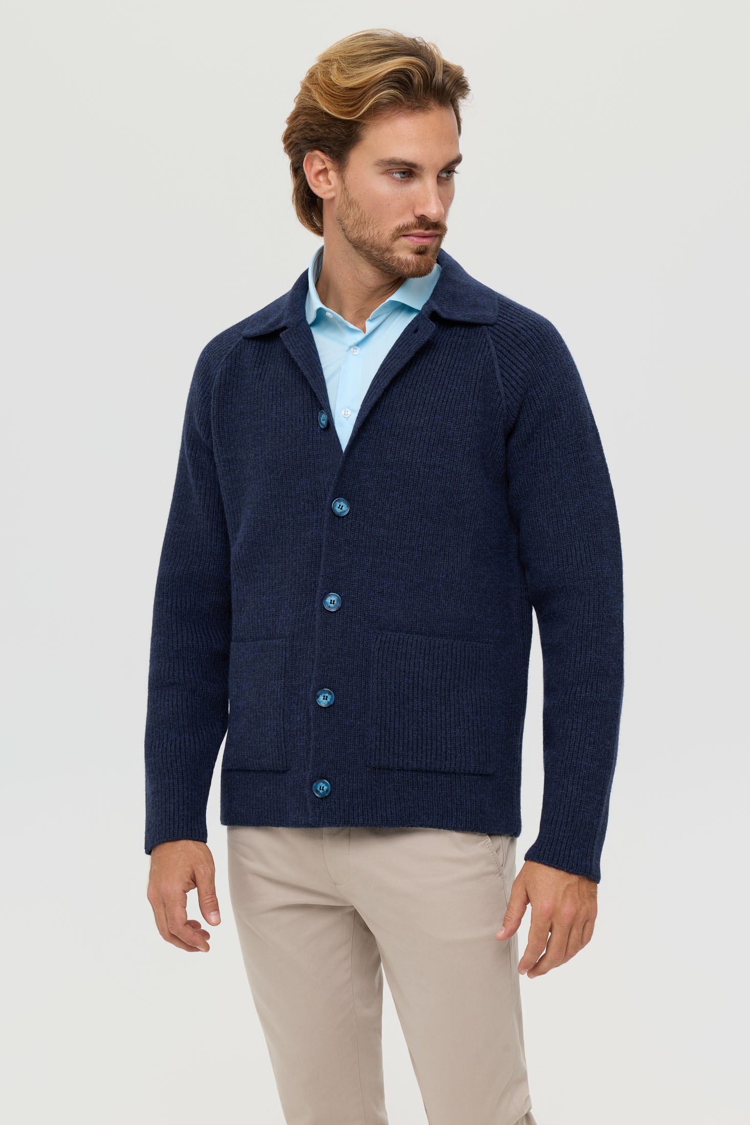 Hochwertiger Herren-Strickcardigan mit Knöpfen – Rippstrickstruktur | Modell 8027