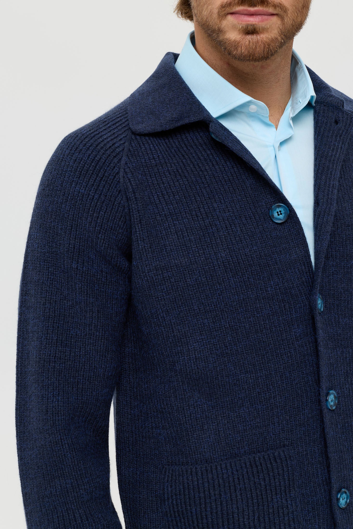 Hochwertiger Herren-Strickcardigan mit Knöpfen – Rippstrickstruktur | Modell 8027