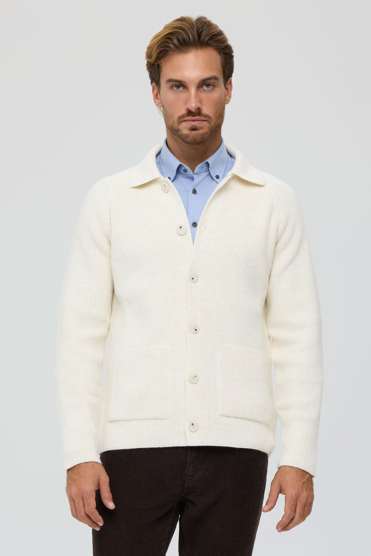 Hochwertiger Herren-Strickcardigan mit Knöpfen – Rippstrickstruktur | Modell 8027