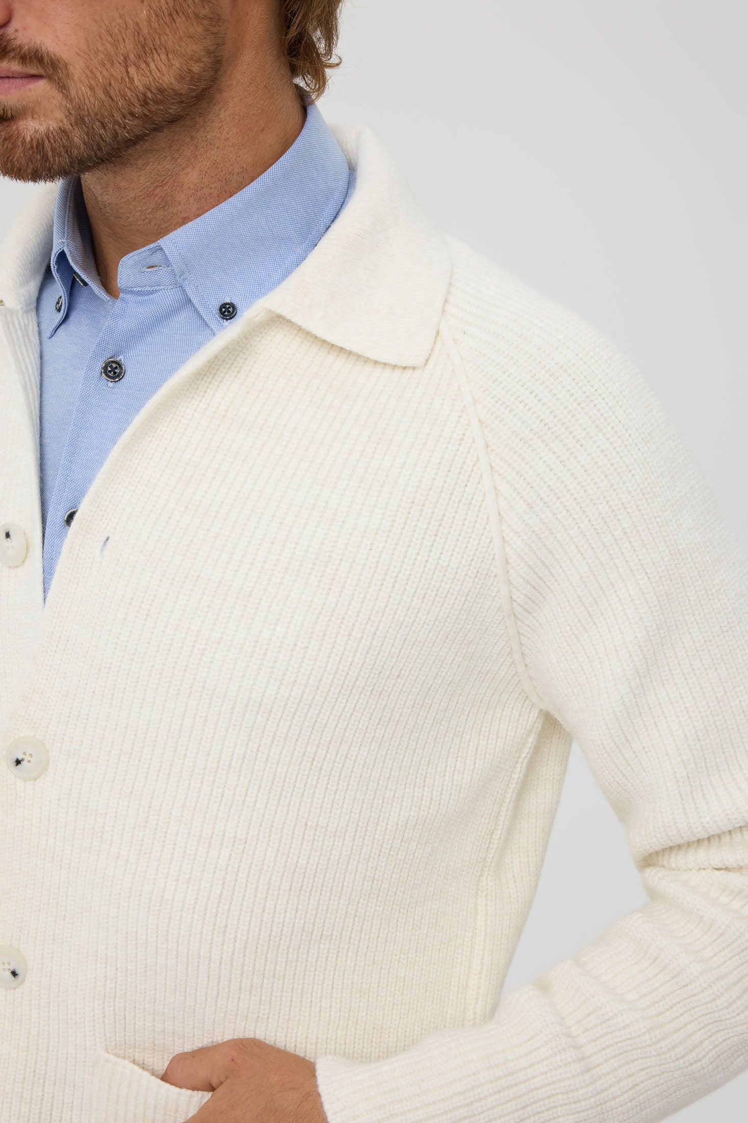 Hochwertiger Herren-Strickcardigan mit Knöpfen – Rippstrickstruktur | Modell 8027