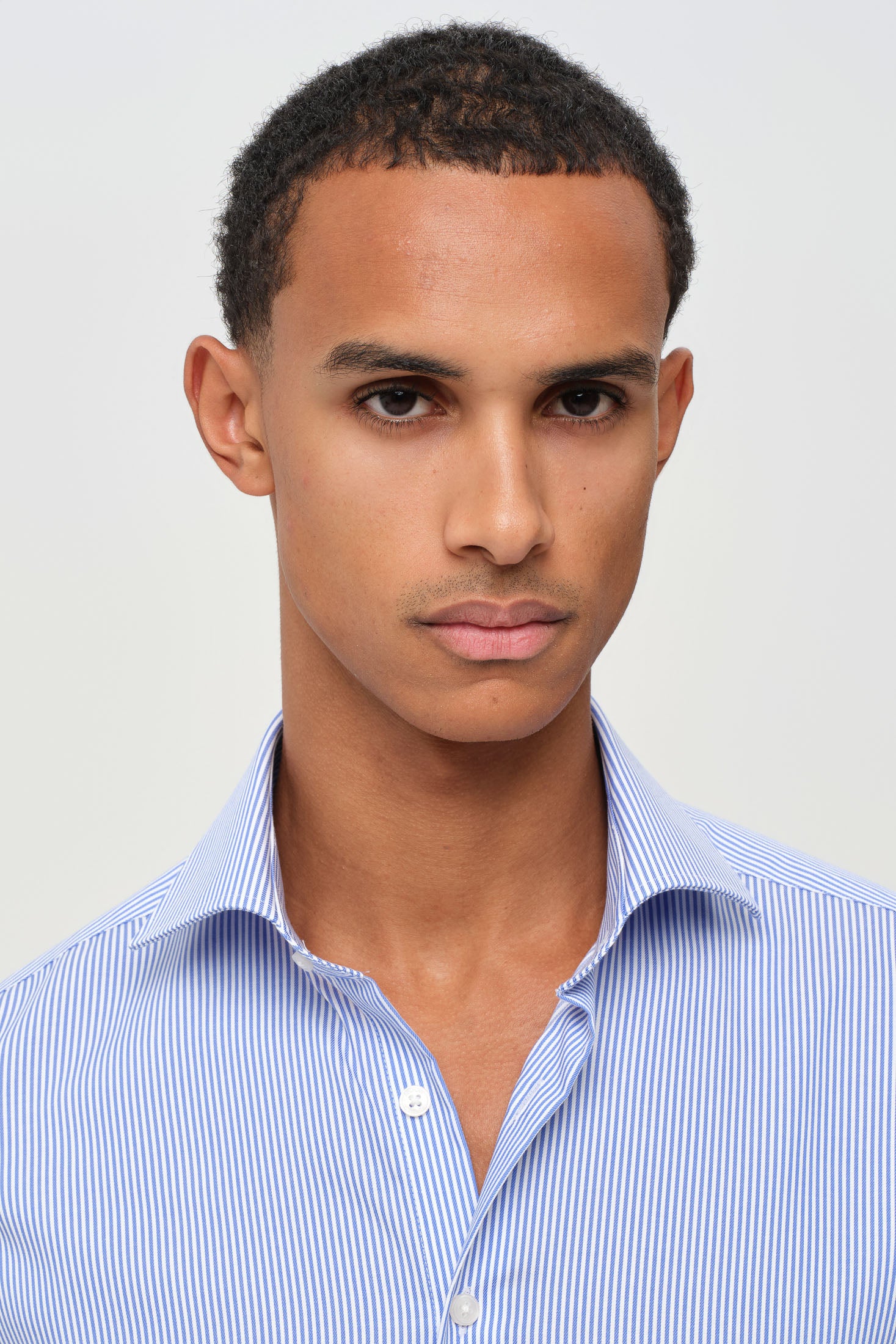 Hochwertiges Herren-Businesshemd – Bügelfrei, strukturierte Webart | Modell 25-045