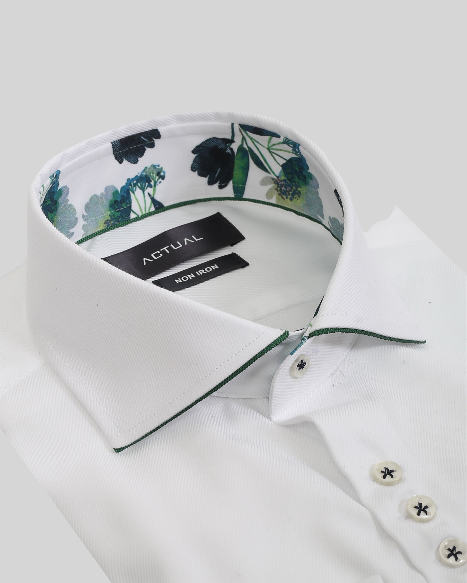 Strijkvrij twill overhemd van 100% katoen in slim fit met contrastdetails – Model 25-017