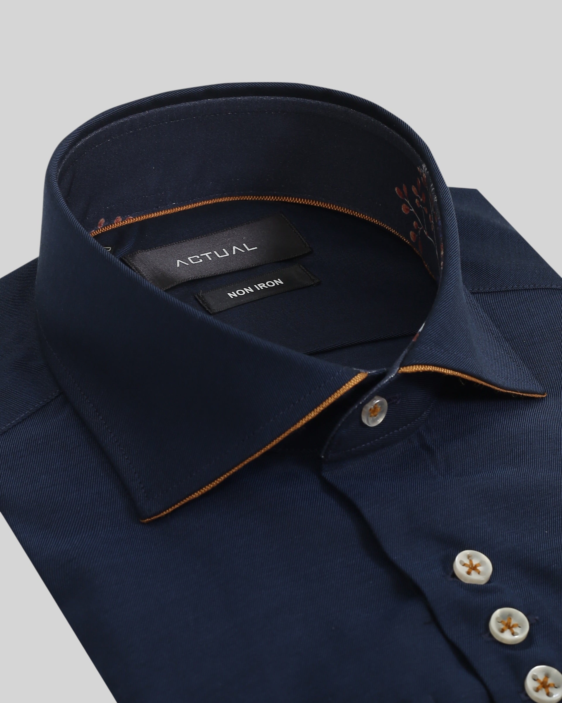Strijkvrij twill overhemd van 100% katoen in slim fit met contrastdetails – Model 25-028