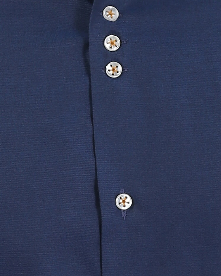 Bügelfreies Twill-Hemd aus 100% Baumwolle in Slim Fit mit Kontrastdetails – Modell 25-028