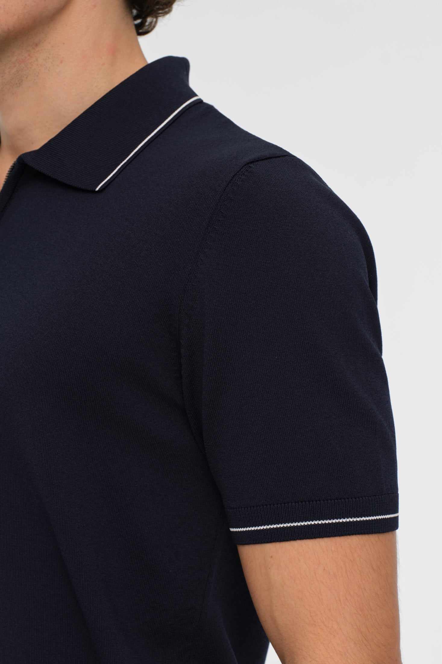 Refined Knit Polo with Zip Collar | Modern Tailored Elegance – Model 8040
