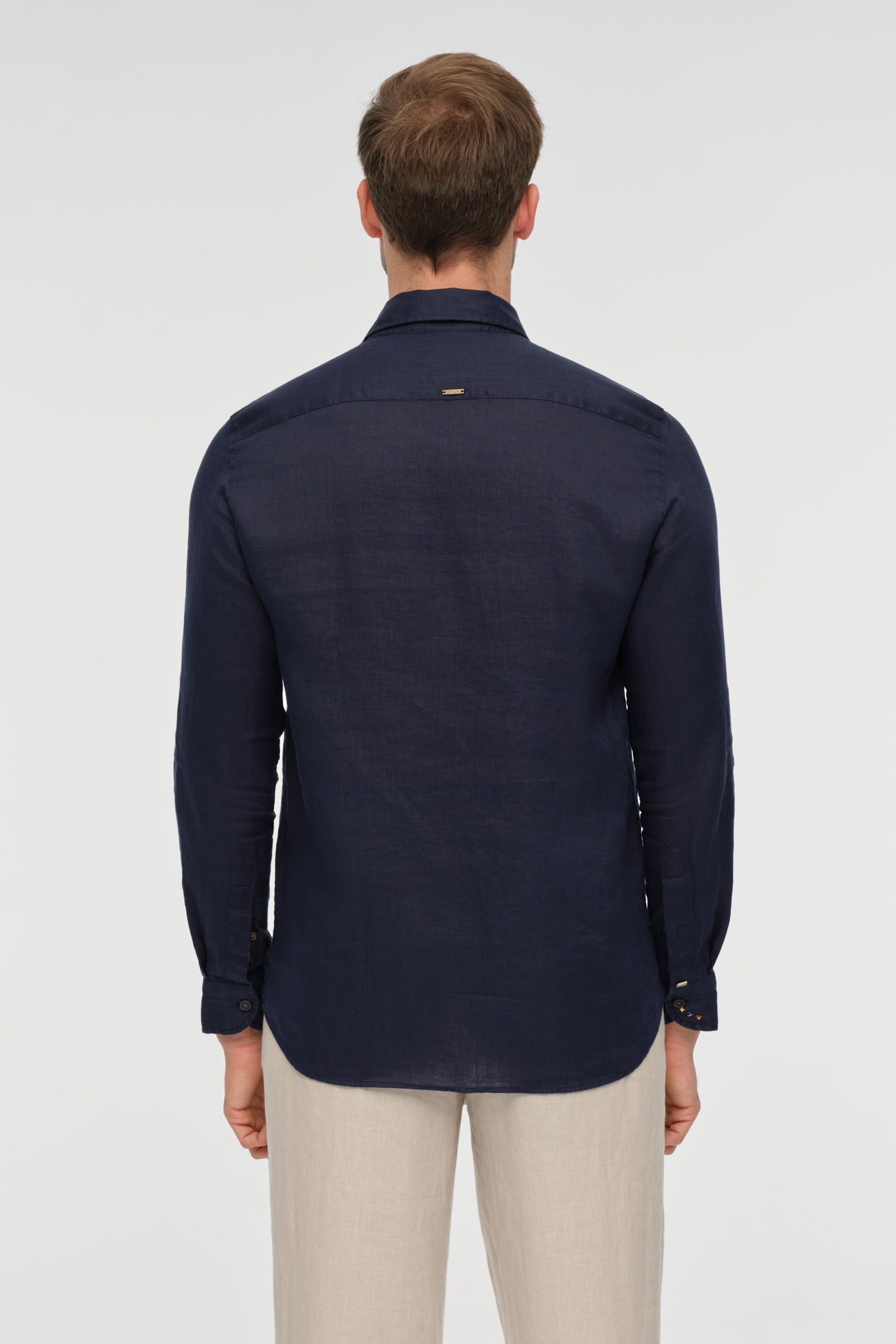 Pure Linen Shirt | Clean Summer Tailoring – Model 2026