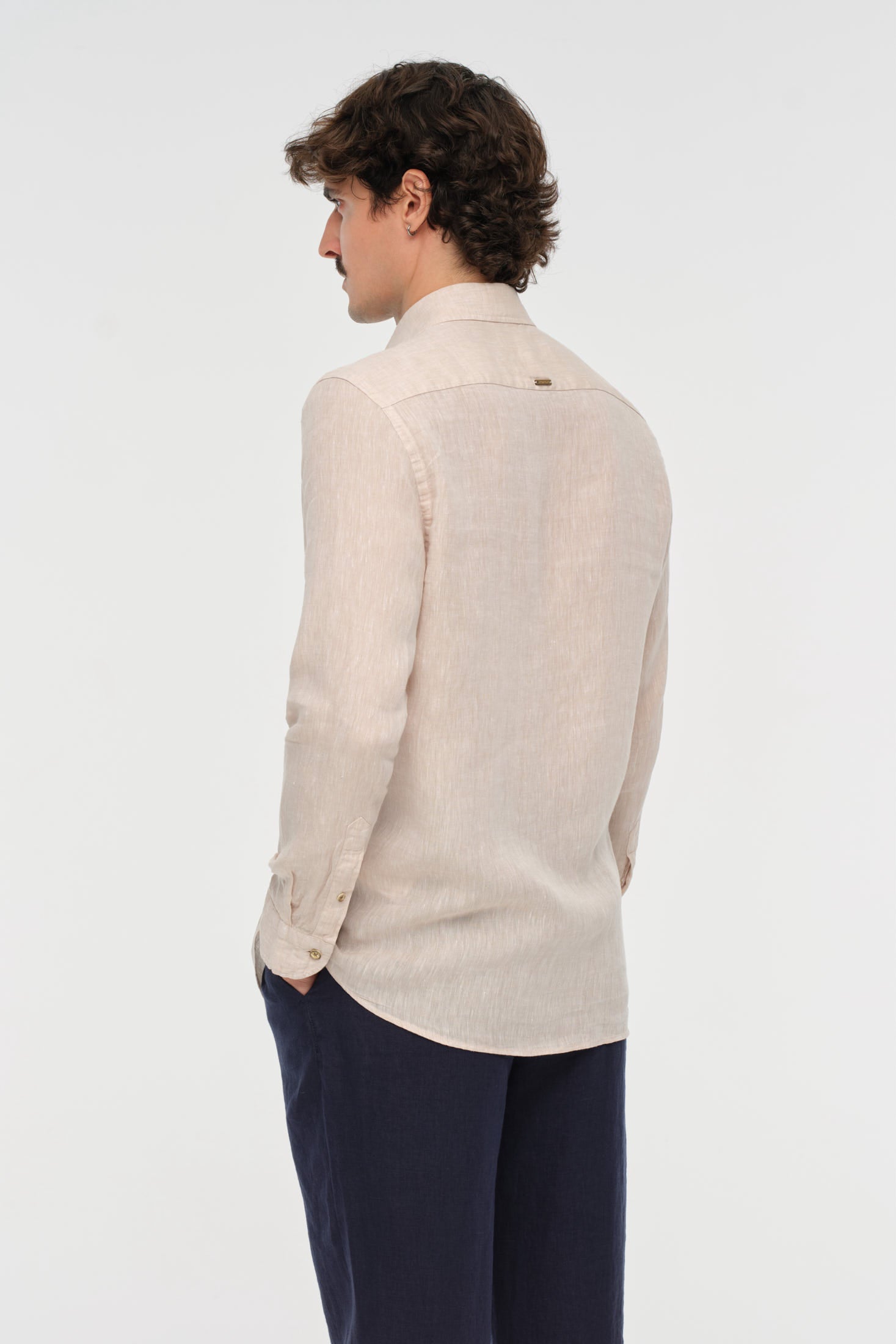 Pure Leinenhemd | Clean Sommer Tailoring – Modell 2026