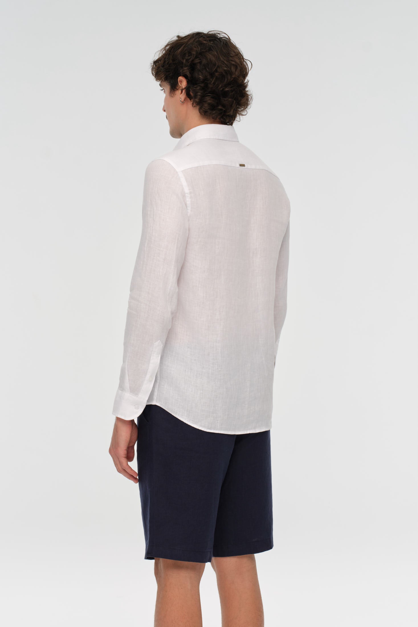 Pure Leinenhemd | Clean Sommer Tailoring – Modell 2026