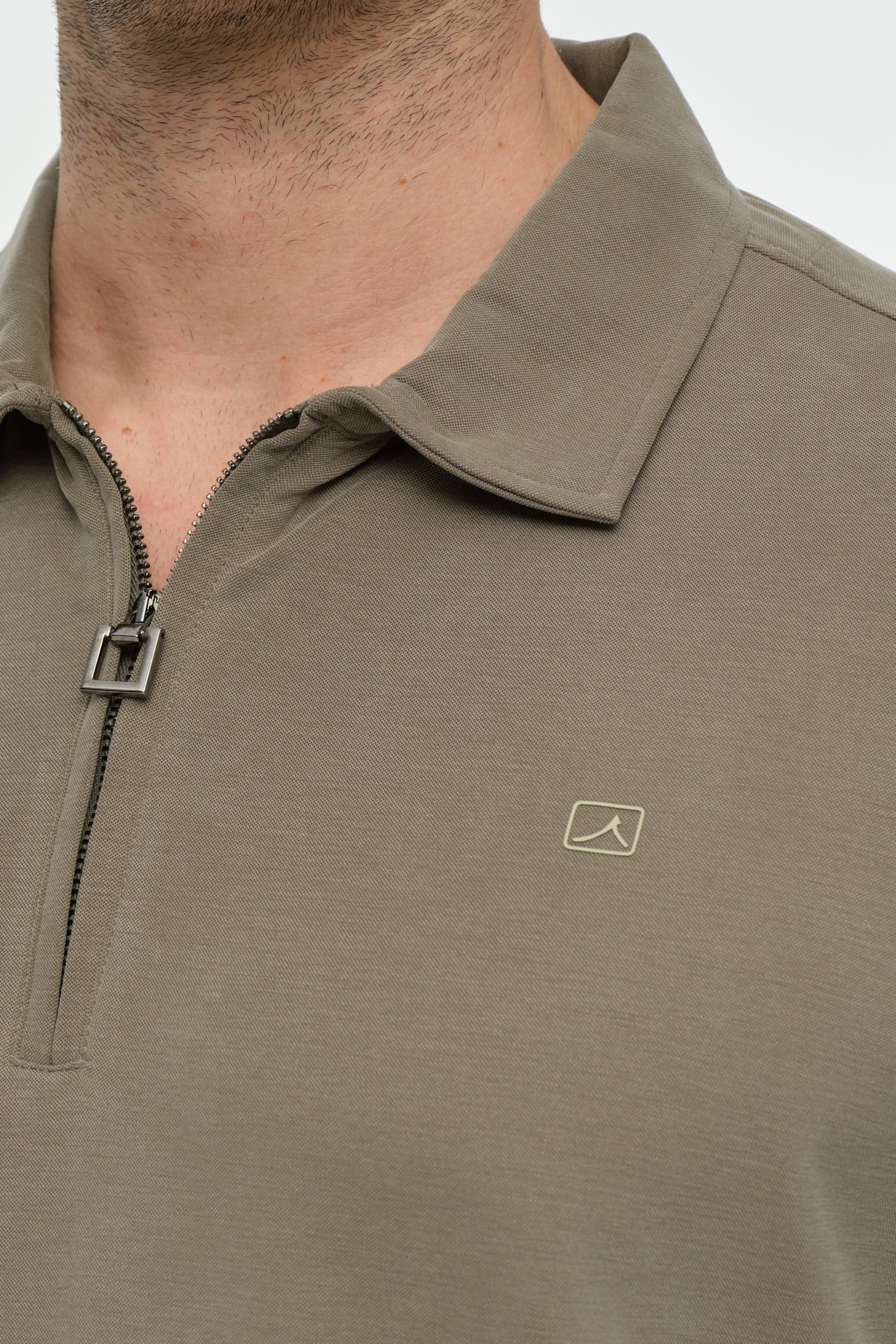 Getailleerde zip polo | TENCEL™ stretch blend voor moderne business casual – Model 8039