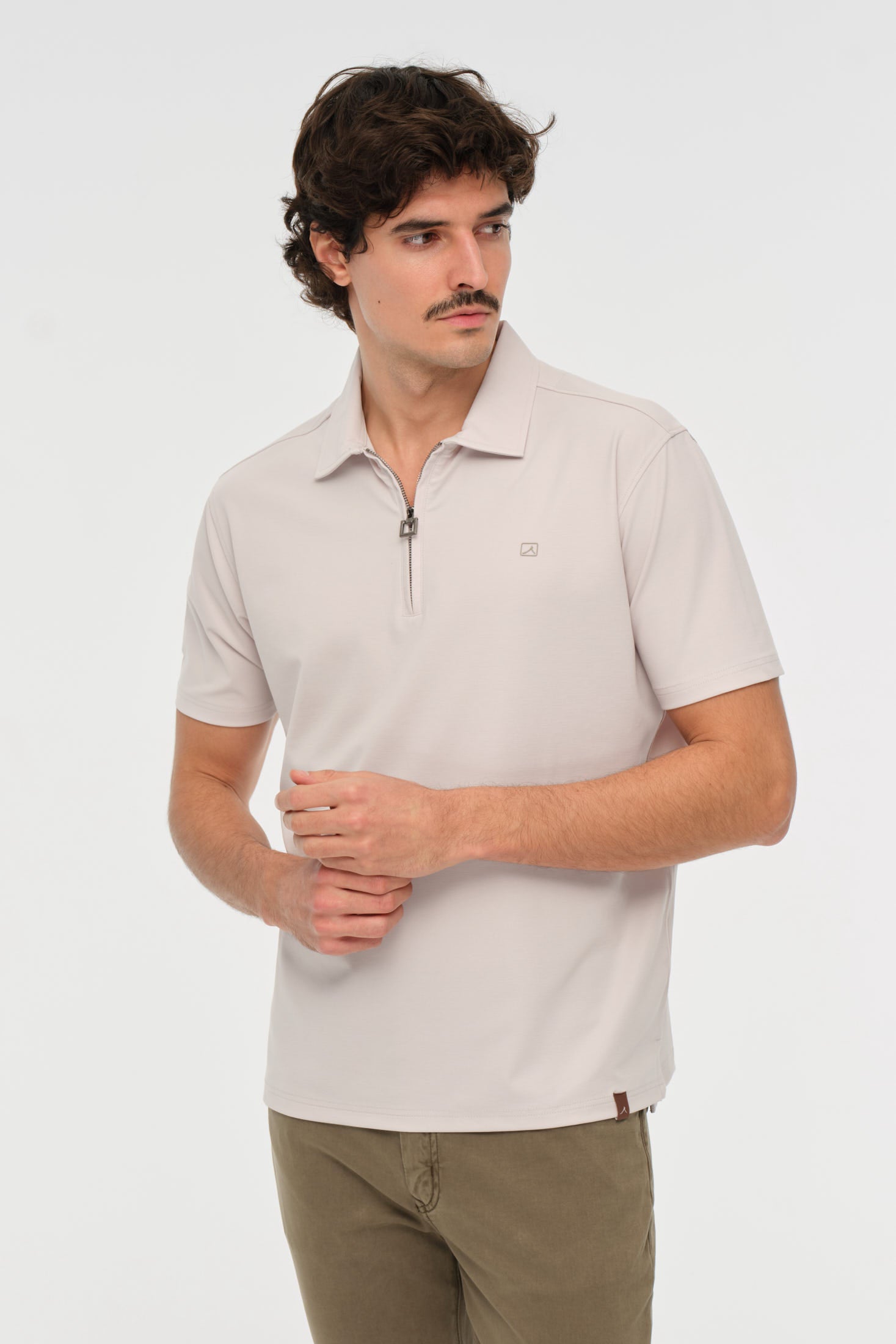 Tailliertes Zip-Polo-Shirt | TENCEL™ Stretch-Mix für modernen Business-Casual – Modell 8039