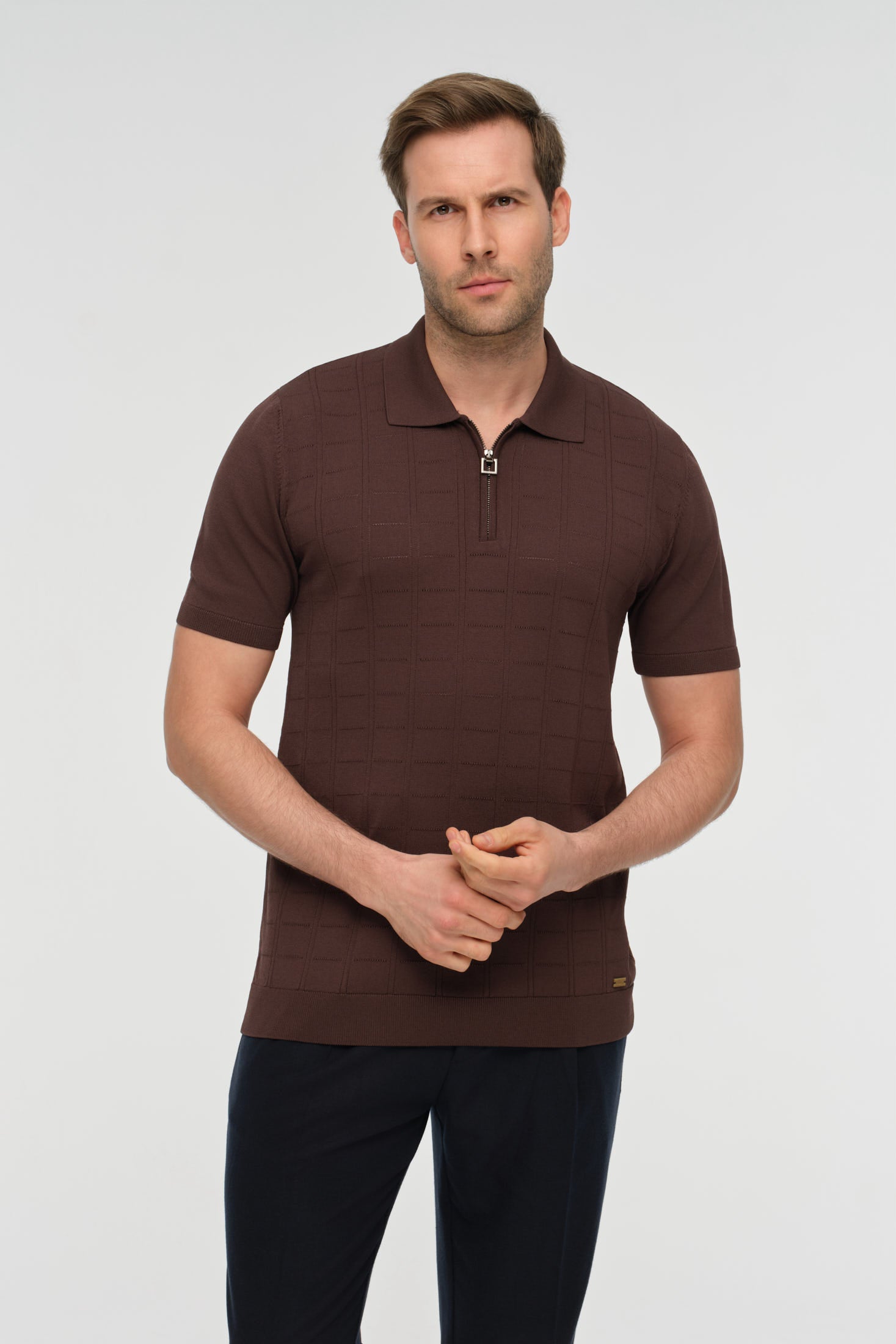Strukturiertes Tricot-Strick-Polo mit Reißverschlusskragen | Raffinierte strukturierte Eleganz – Modell 8041