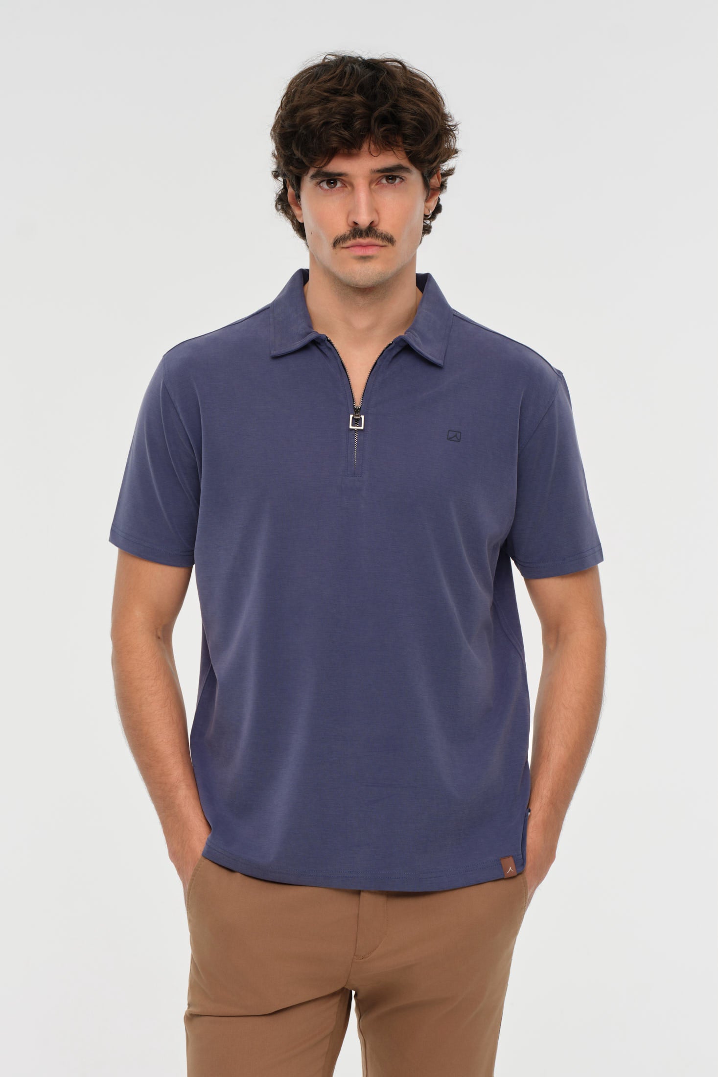 Getailleerde zip polo | TENCEL™ stretch blend voor moderne business casual – Model 8039