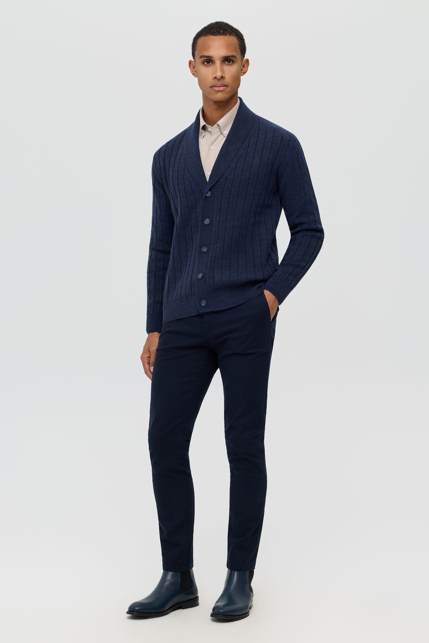 Hochwertige Herren-Strickjacke mit Schalkragen – Woll-Kaschmir-Mischung | Modell 8026