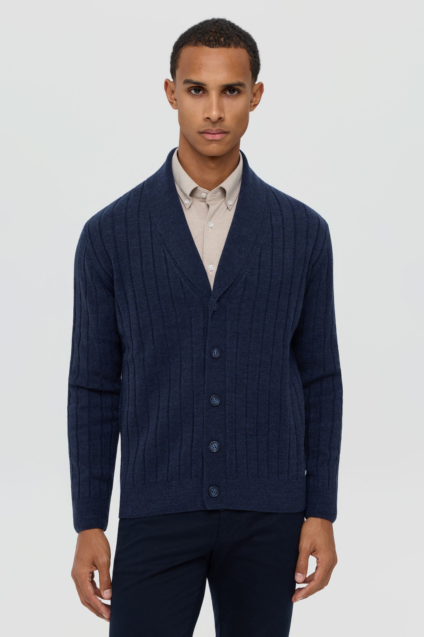 Hochwertige Herren-Strickjacke mit Schalkragen – Woll-Kaschmir-Mischung | Modell 8026