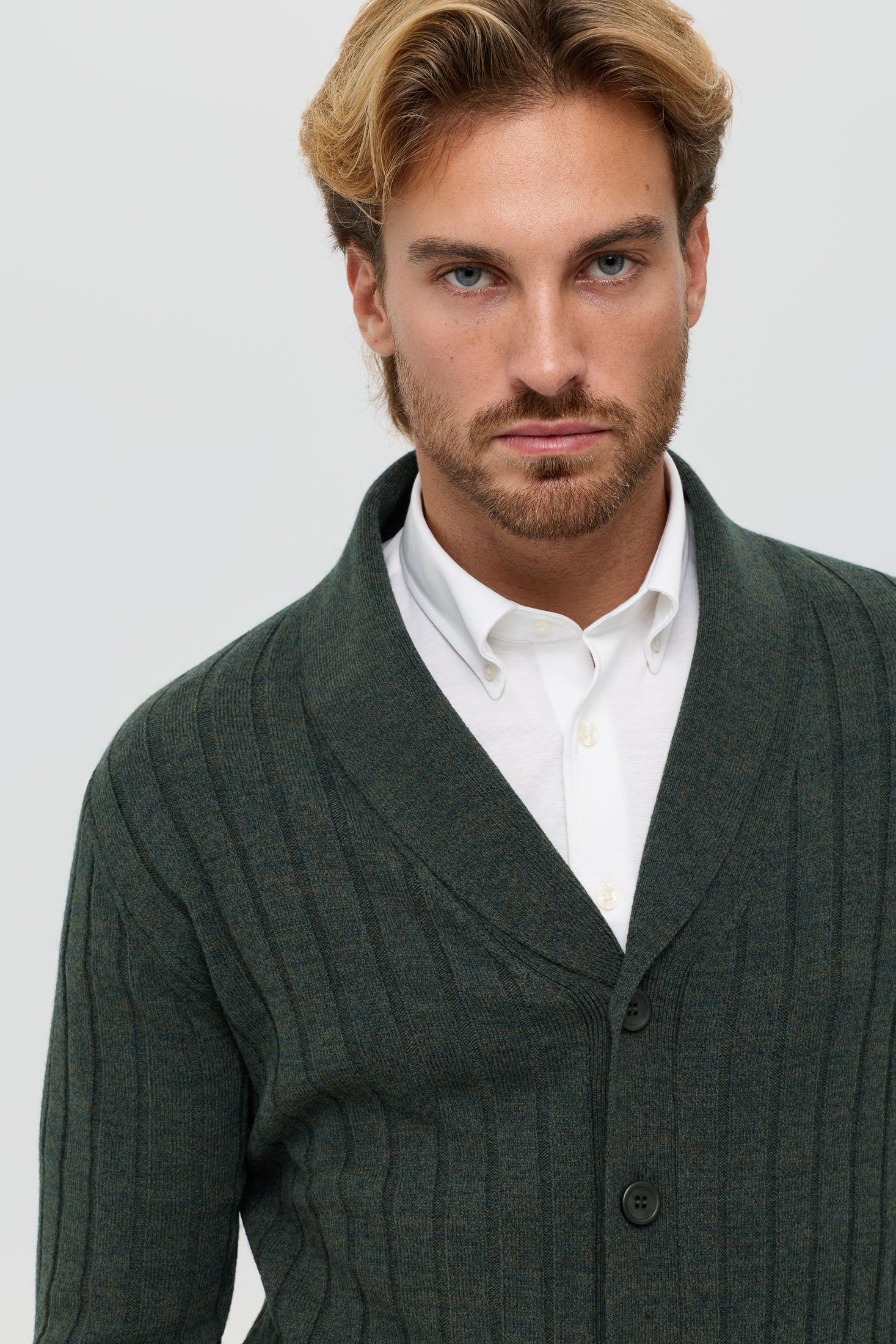 Hochwertige Herren-Strickjacke mit Schalkragen – Woll-Kaschmir-Mischung | Modell 8026