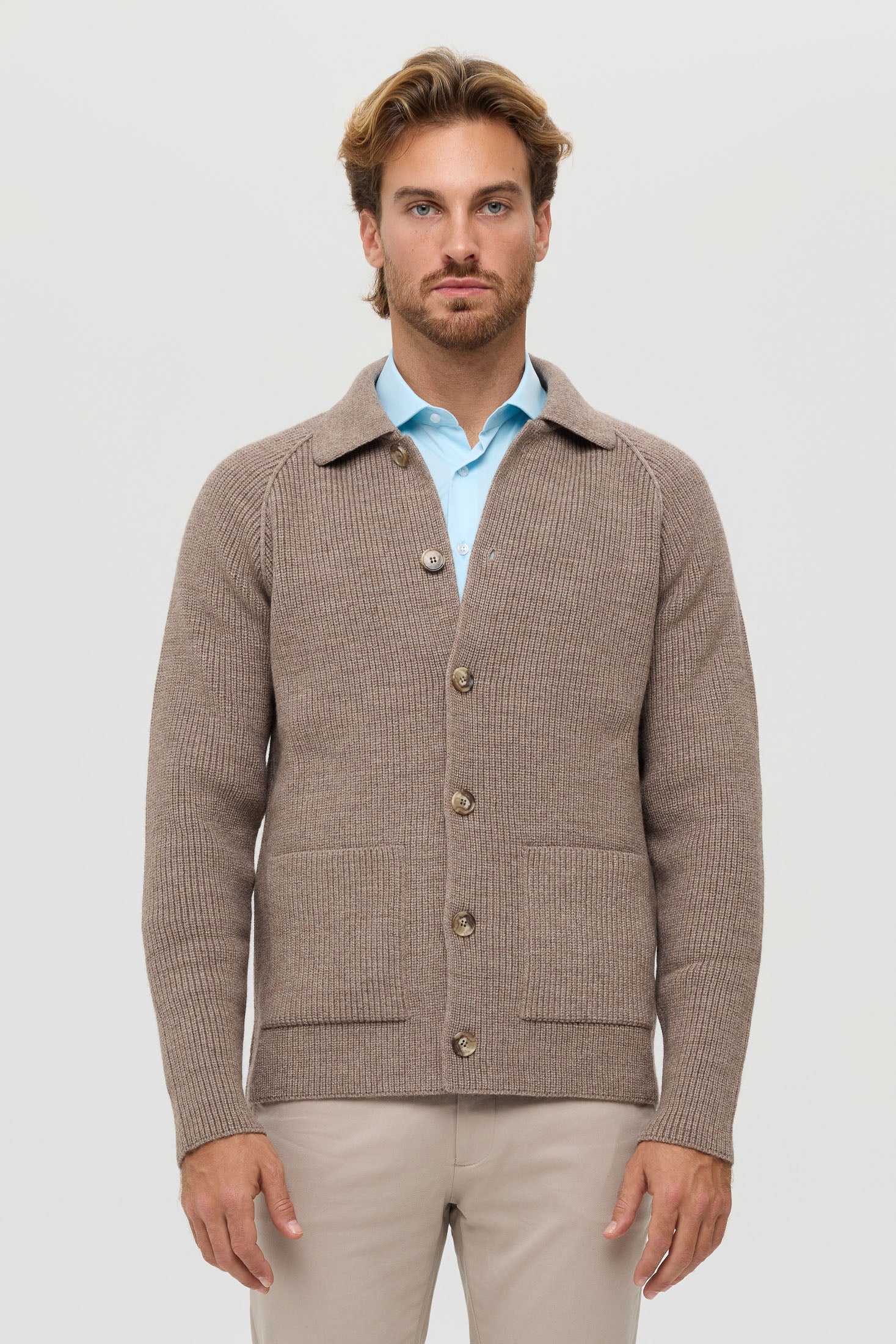 Hochwertiger Herren-Strickcardigan mit Knöpfen – Rippstrickstruktur | Modell 8027