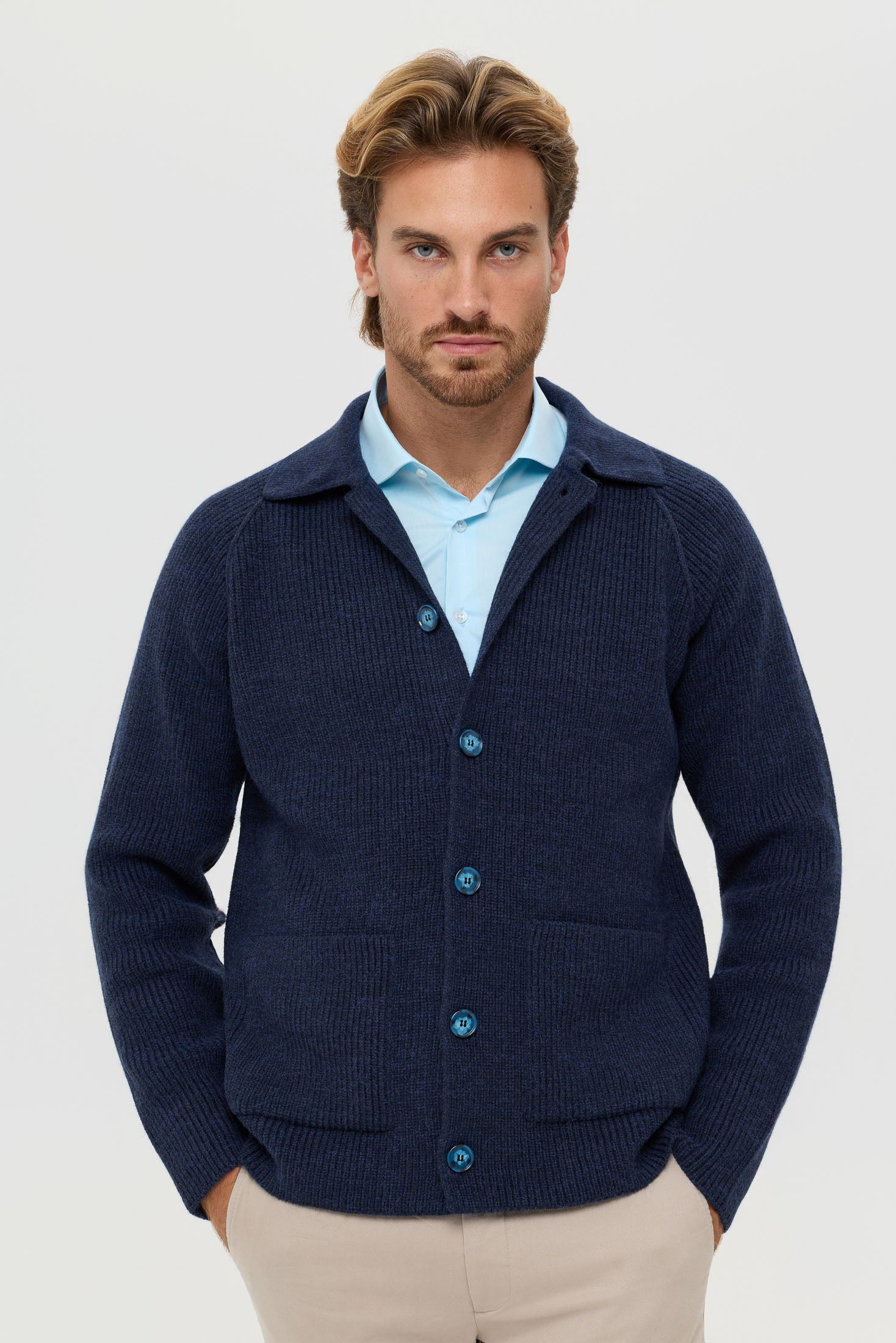 Hochwertiger Herren-Strickcardigan mit Knöpfen – Rippstrickstruktur | Modell 8027