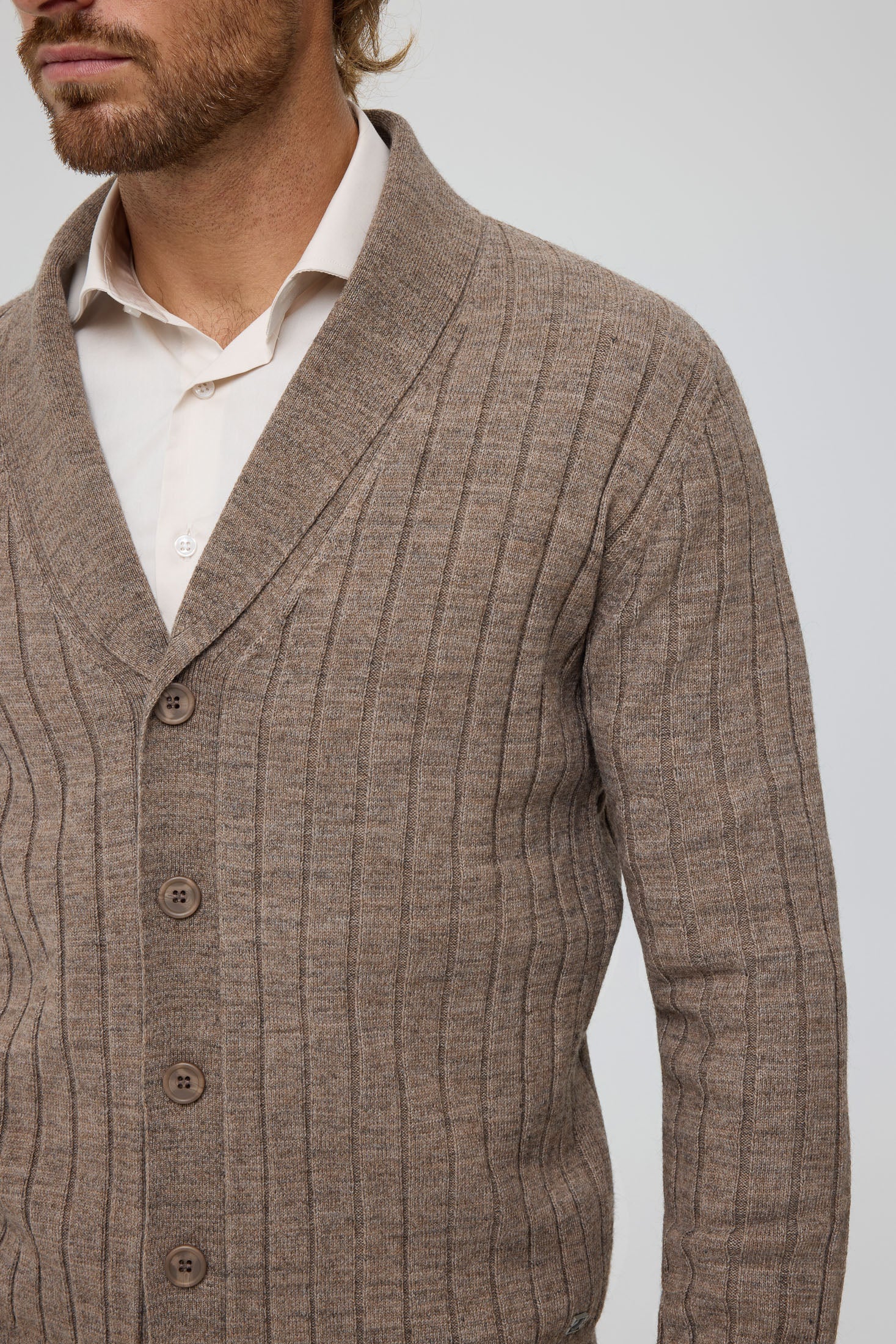 Hochwertige Herren-Strickjacke mit Schalkragen – Woll-Kaschmir-Mischung | Modell 8026